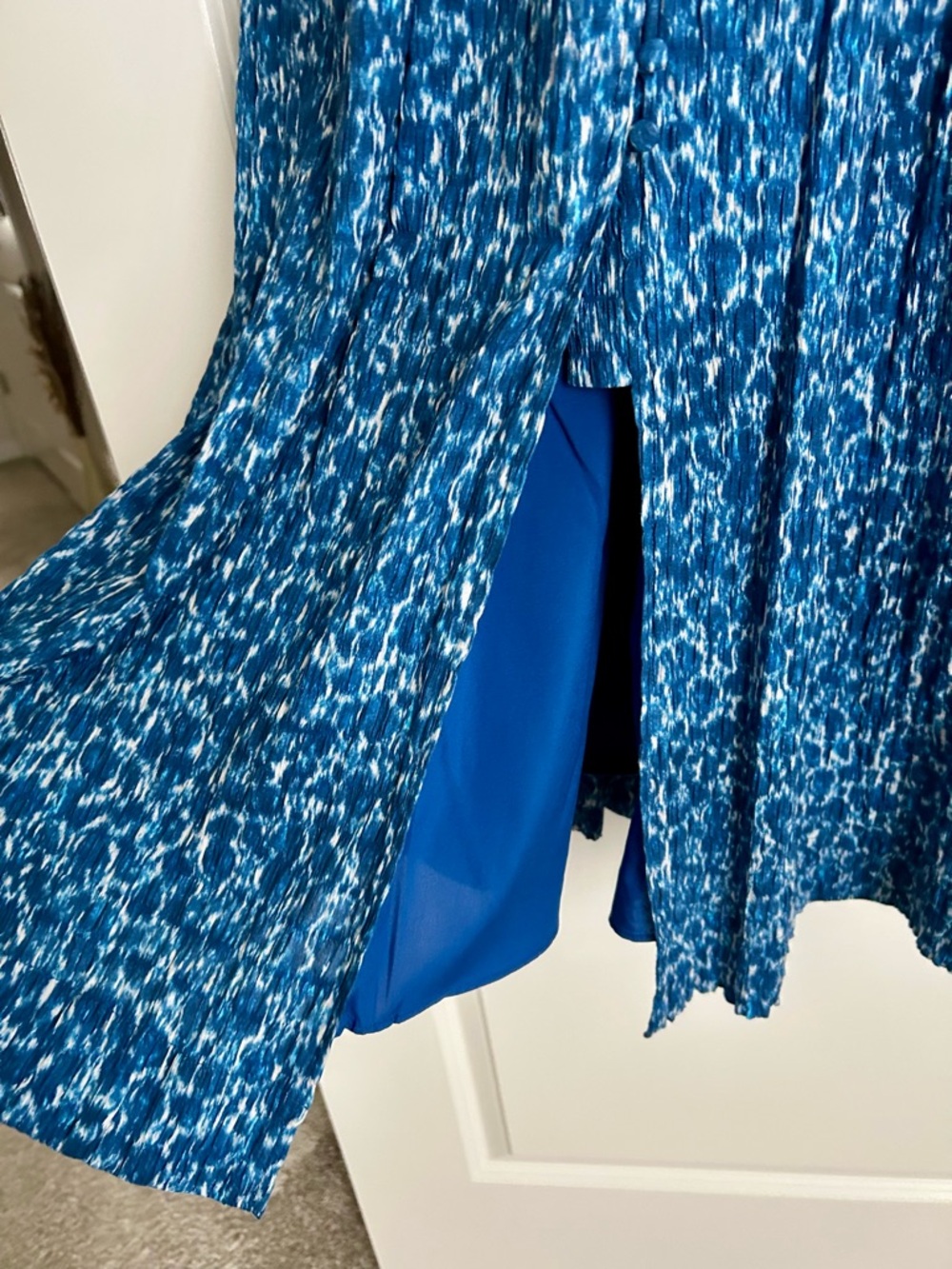 BNWT - Tuckernuck Blue Printed V-Neck Midi Dress - Picture 7 of 11